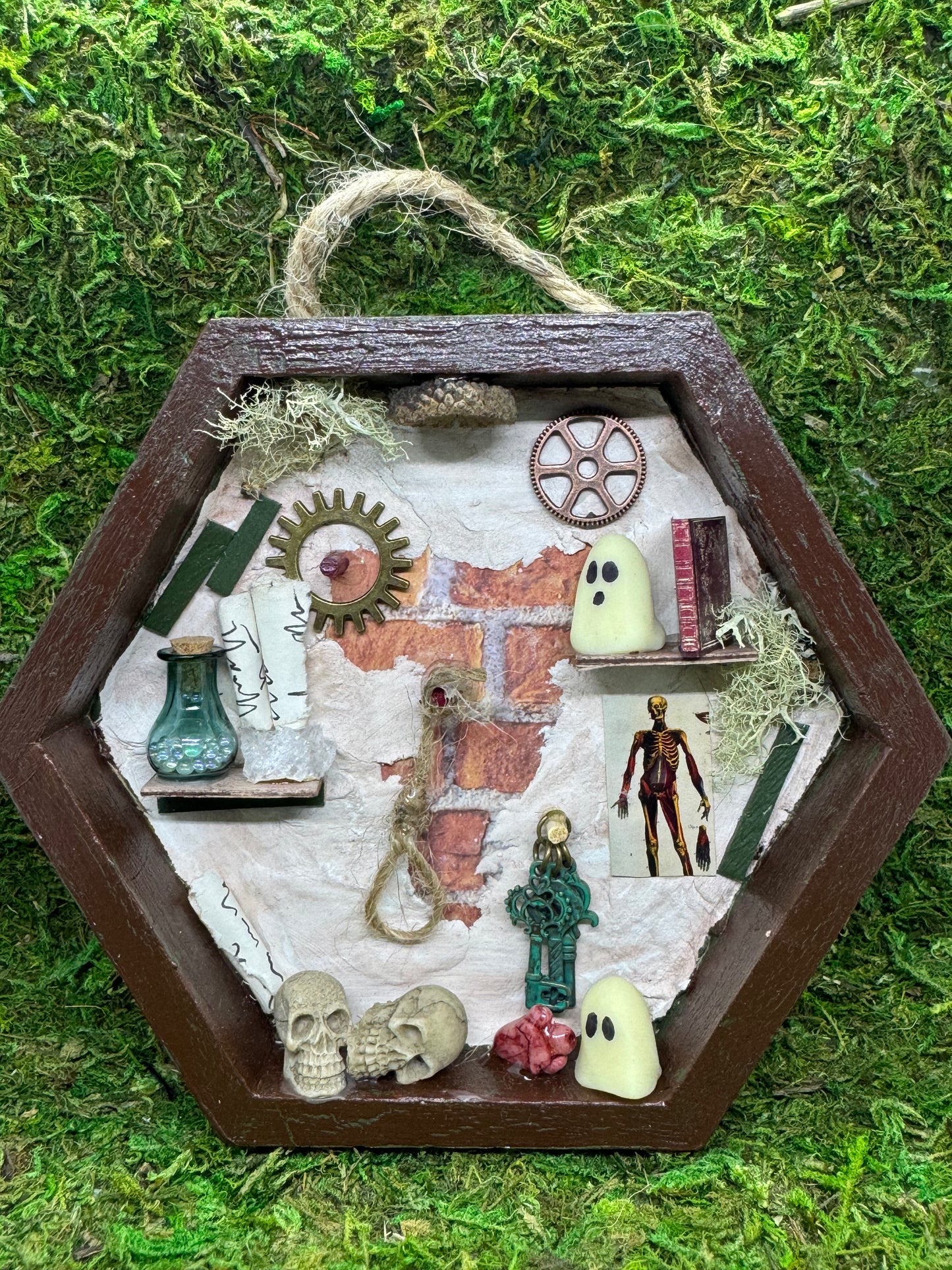 Ghost shelf/diorama